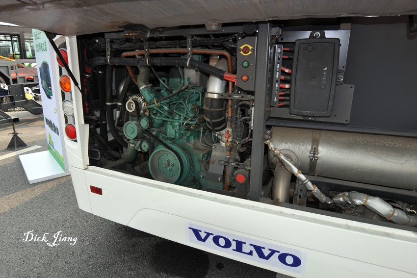 Volvo 7700 Hybrid #沪E2004试