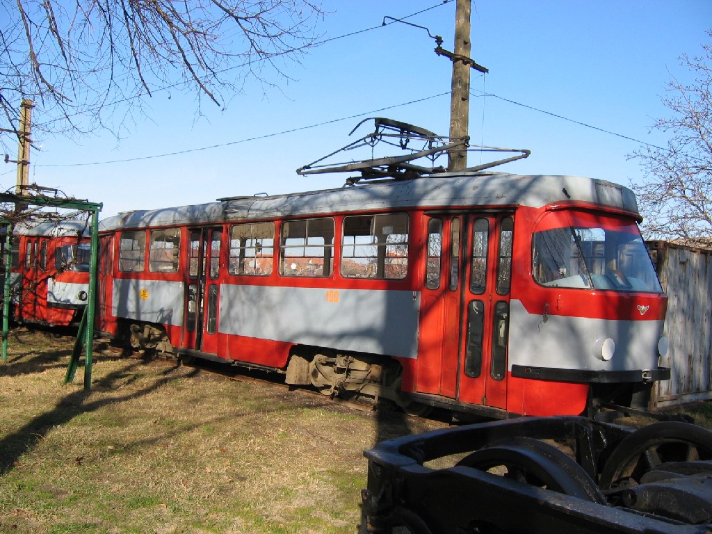 Tatra T4R #100