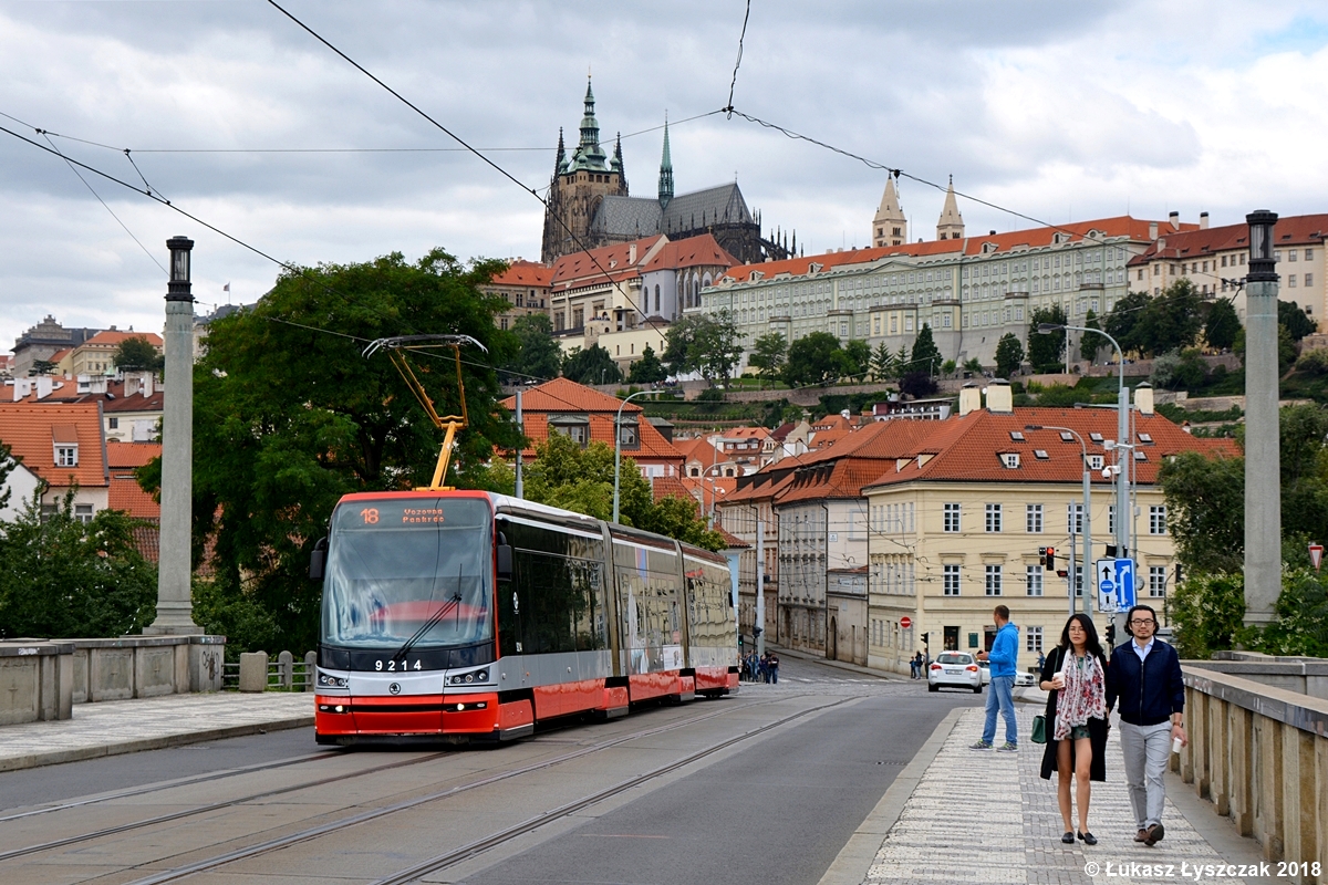 Škoda 15T Praha #9214