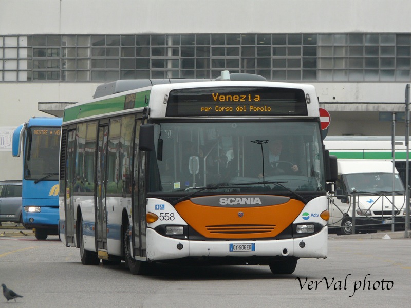 Scania CN94UB #558