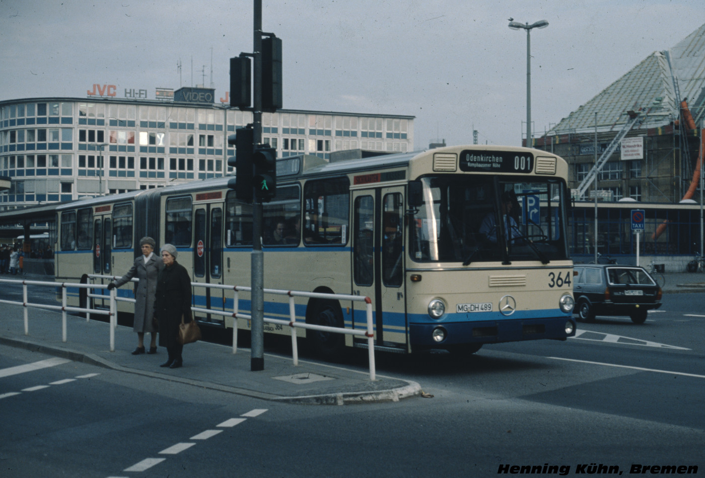 Mercedes-Benz O305G #364